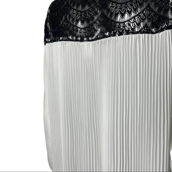 🛍️3/$40 Vero Moda White Blouse Black Lace Yoke Pleated  Size Small - Picture 4 of 4
